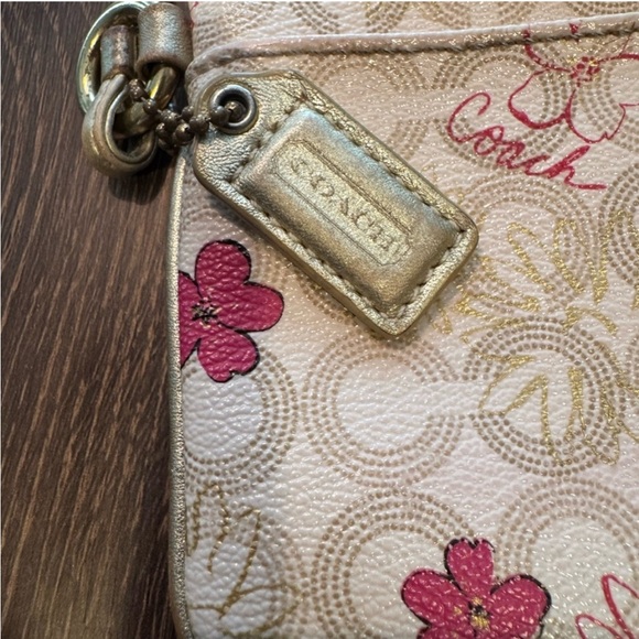 Coach 1941 Waverly Floral Zip Wristlet/Wallet With Gold Trim & Hang Tag (EUC) - Picture 10 of 13